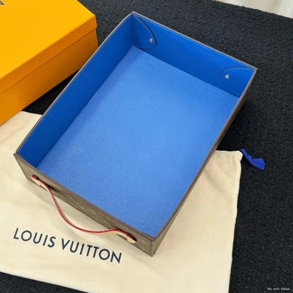 LV WITH CUSTOM TRAY DESK HANDLE 0715